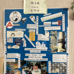 Ein Bild von der Arbeit im Frauen-Zentrum. Fotos und Artikel sind aufgeklebt. "Wir über uns" steht in der Mitte.